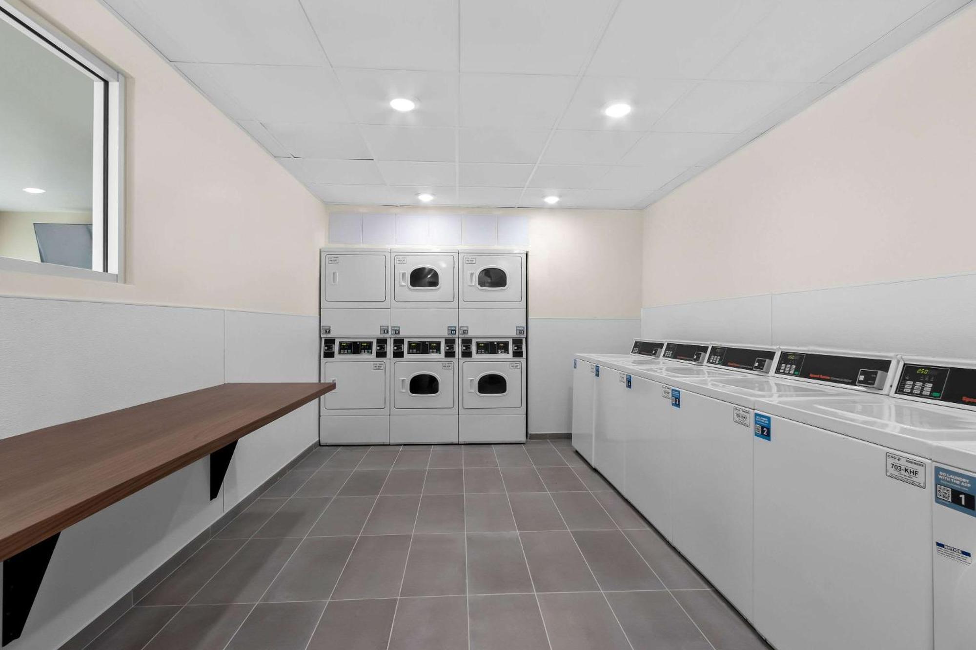 Everhome Suites Glendale Sports Entertainment District Eksteriør bilde